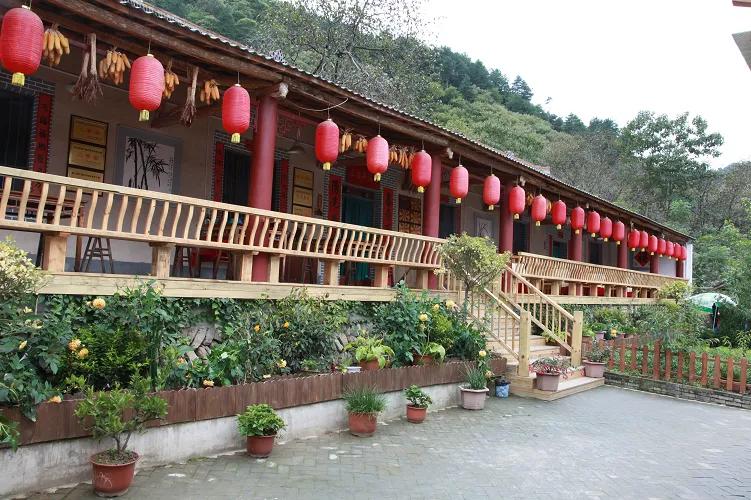 秦岭深处绝美村落,秦岭深处一座美丽的世外桃源