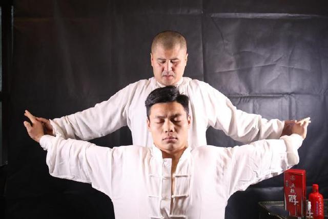 武僧一龙腰部受伤视频,武僧一龙复出