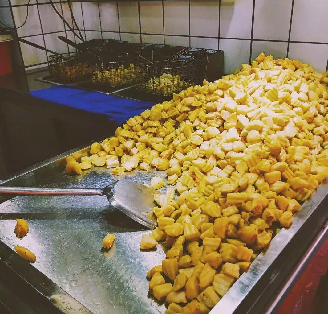 我在2018年的网红美食堆里，精挑出了这23家火爆的店给你！