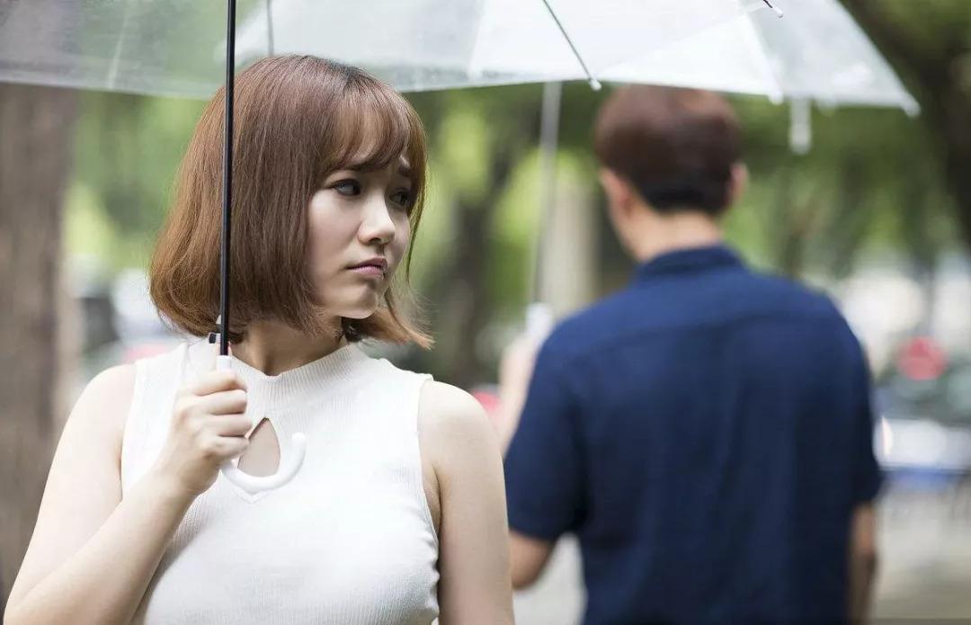 女朋友因“吃醋”吵架，聪明男人奉上八个字定心丸，女友转怒为喜