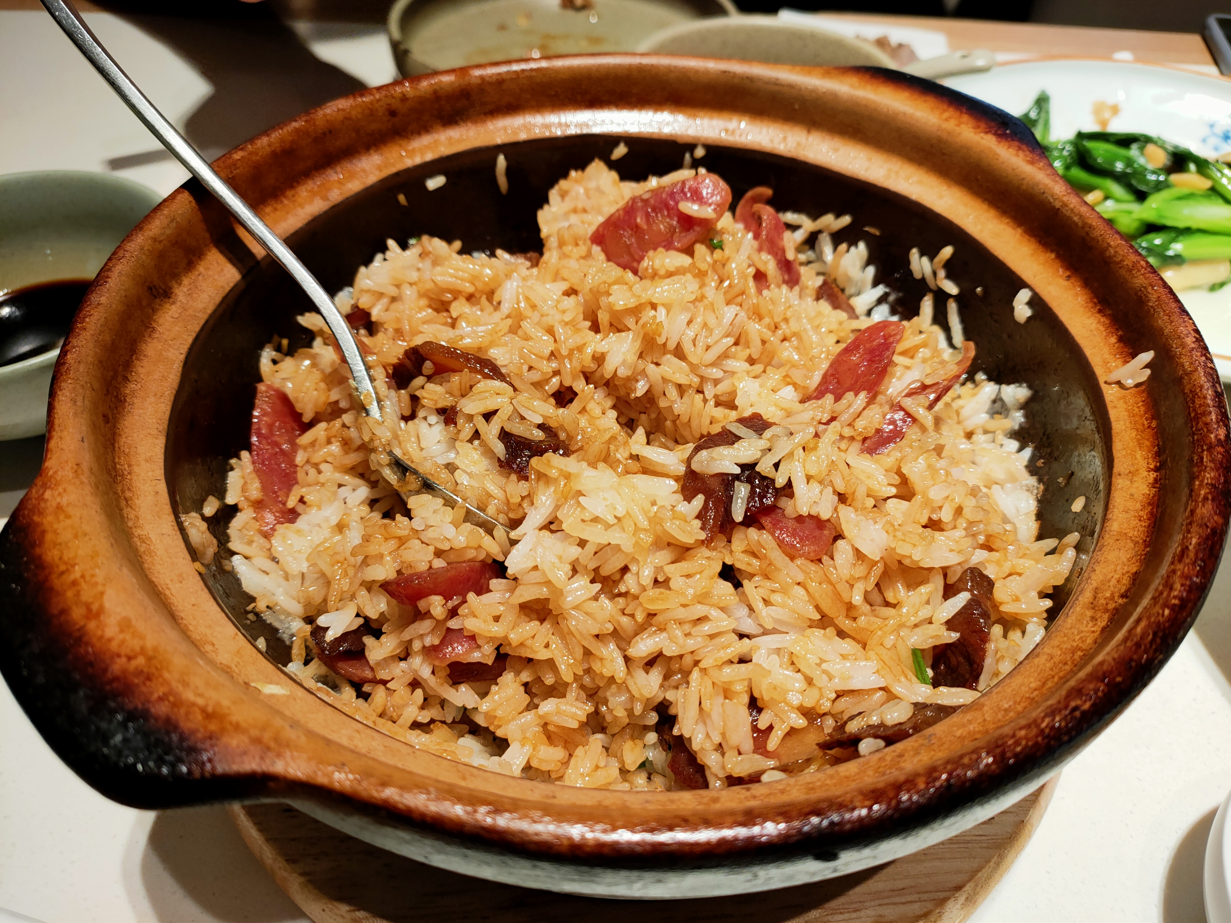 广东名厨在北京开的餐馆，脆皮烧鹅一刀下去汁水爆流，味道绝了