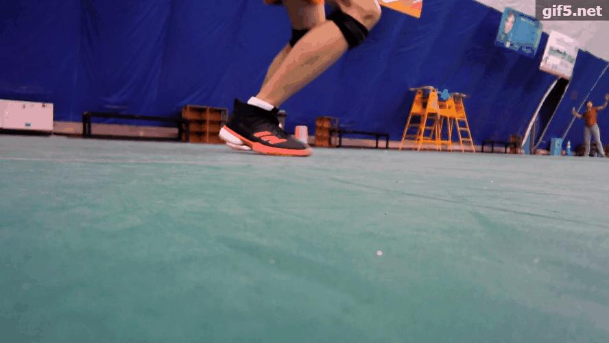 穿上就不想再脱的Q弹，阿迪达斯羽毛球鞋评测