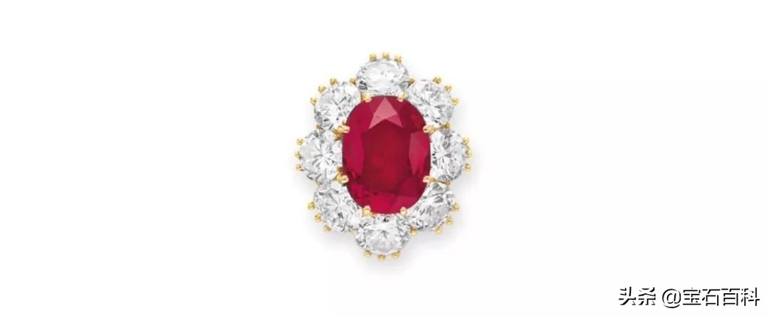 戴红宝石,戴红宝石的女人