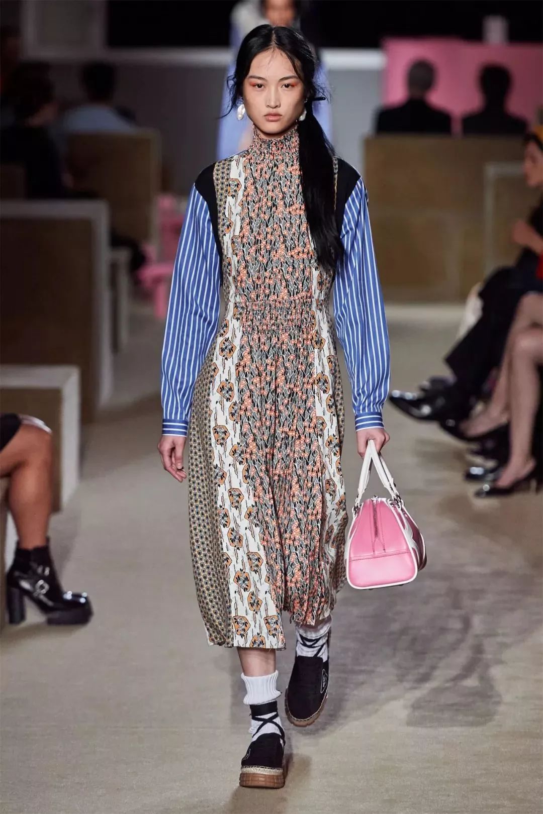 prada2019秋冬女装配色要点,prada2020早春度假系列