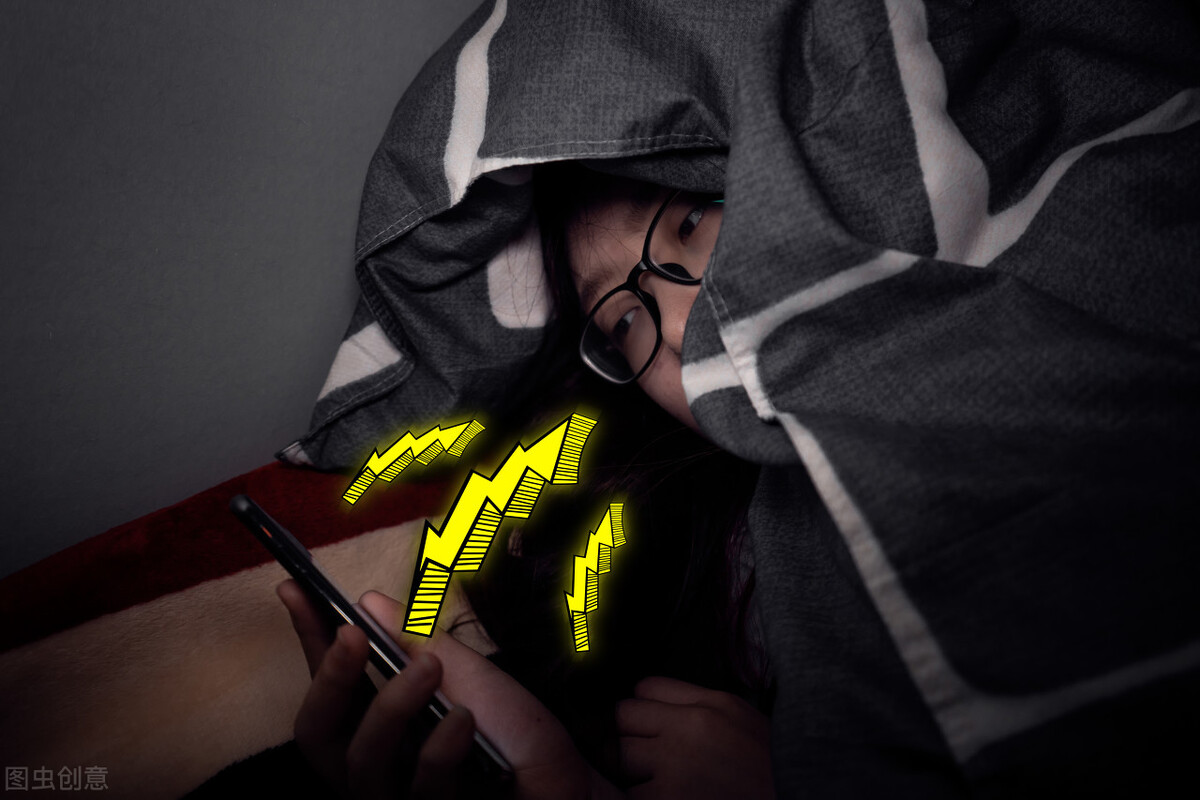 为什么女生总是在玩手机,经常玩手机脖子疼怎么缓解