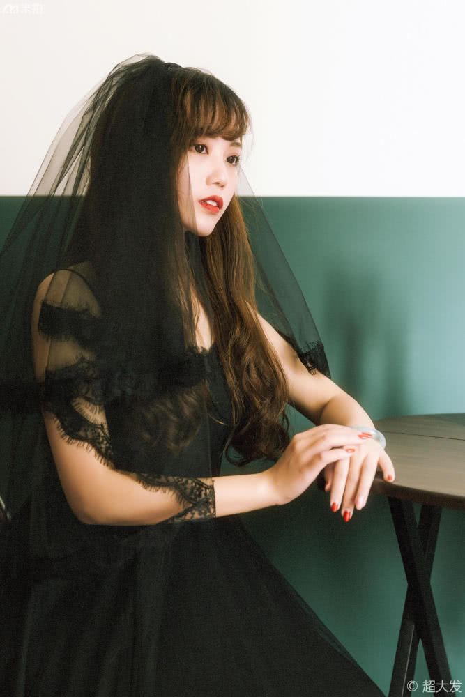 黑裙神秘复古风写真,韩系轻复古写真