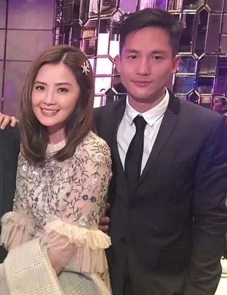 女性下巴肿怎么回事,下巴突然肿痛有硬块