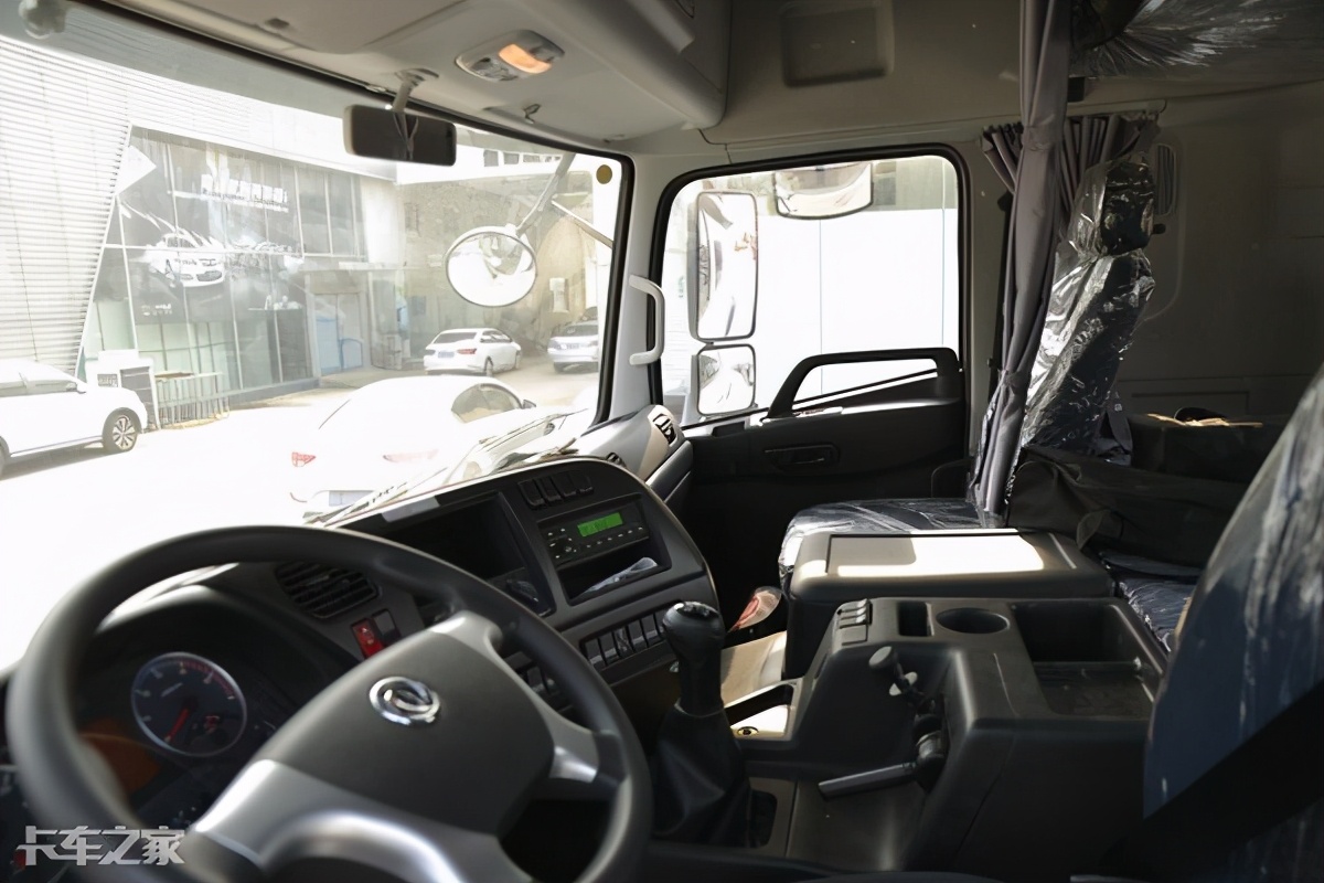 340马力配10挡箱，中短途运输利器，详解东风天龙4x2重卡