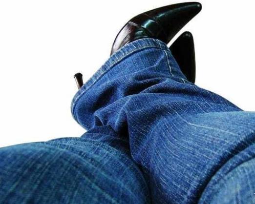 新买的牛仔裤怎么防止不掉色,防止牛仔裤掉色的小妙招