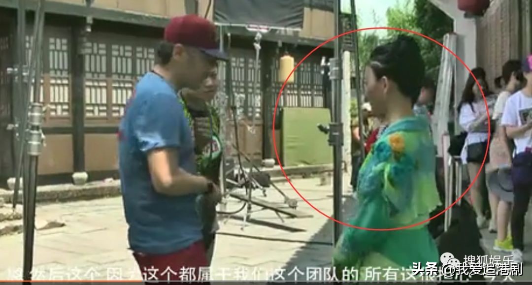 赵薇向男友人索吻,赵薇遭猴子索吻