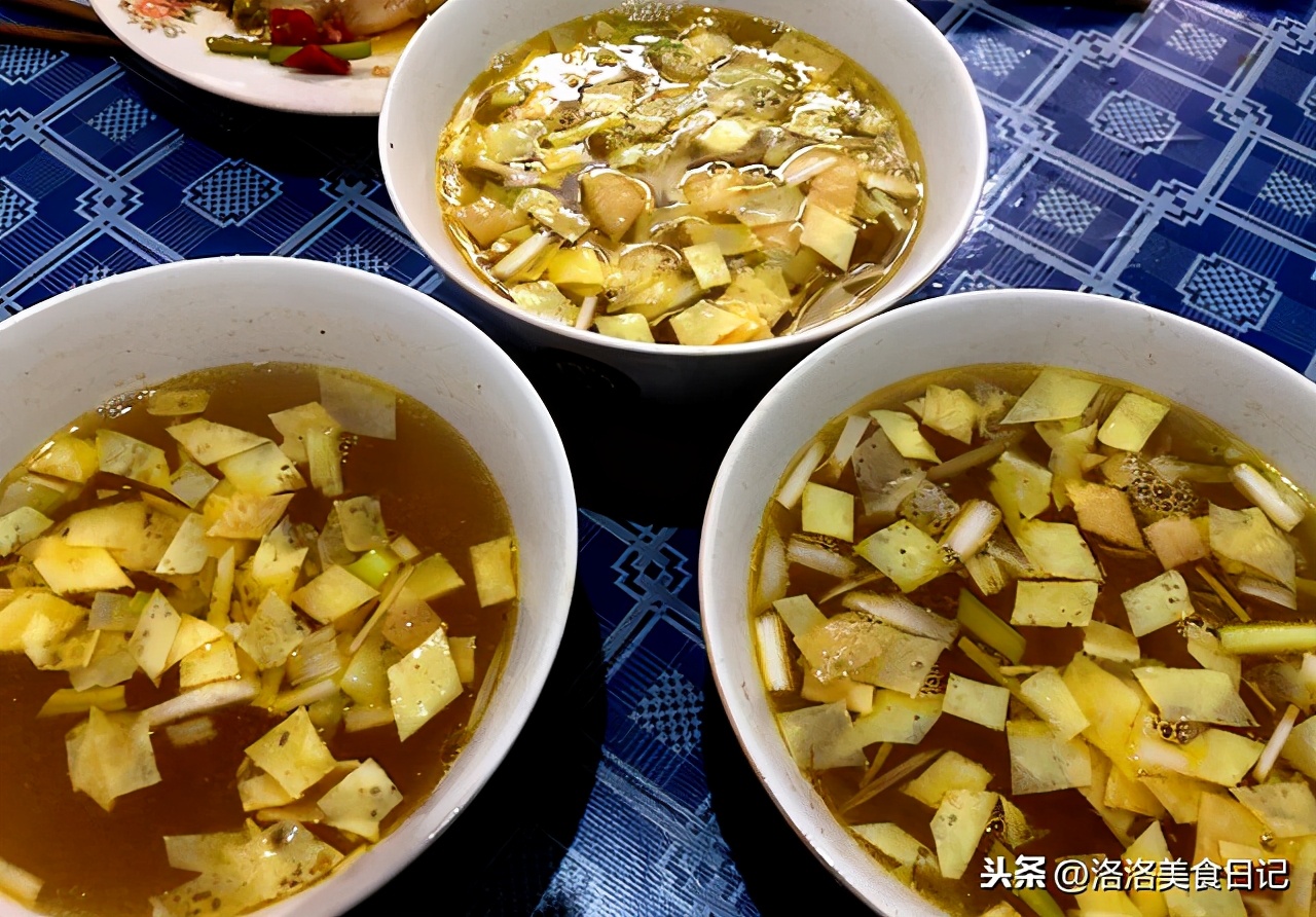 陕西乾县特色美食浇汤面，酸香爽口一碗面一筷头，一次能吃十几碗