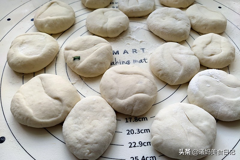 水煎包暄软不塌陷有诀窍,学会这几步,金黄有冰花,比卖的还好吃