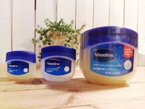 秋冬季干裂脱皮润唇膏最火,嘴唇干裂脱皮用什么润唇膏好用