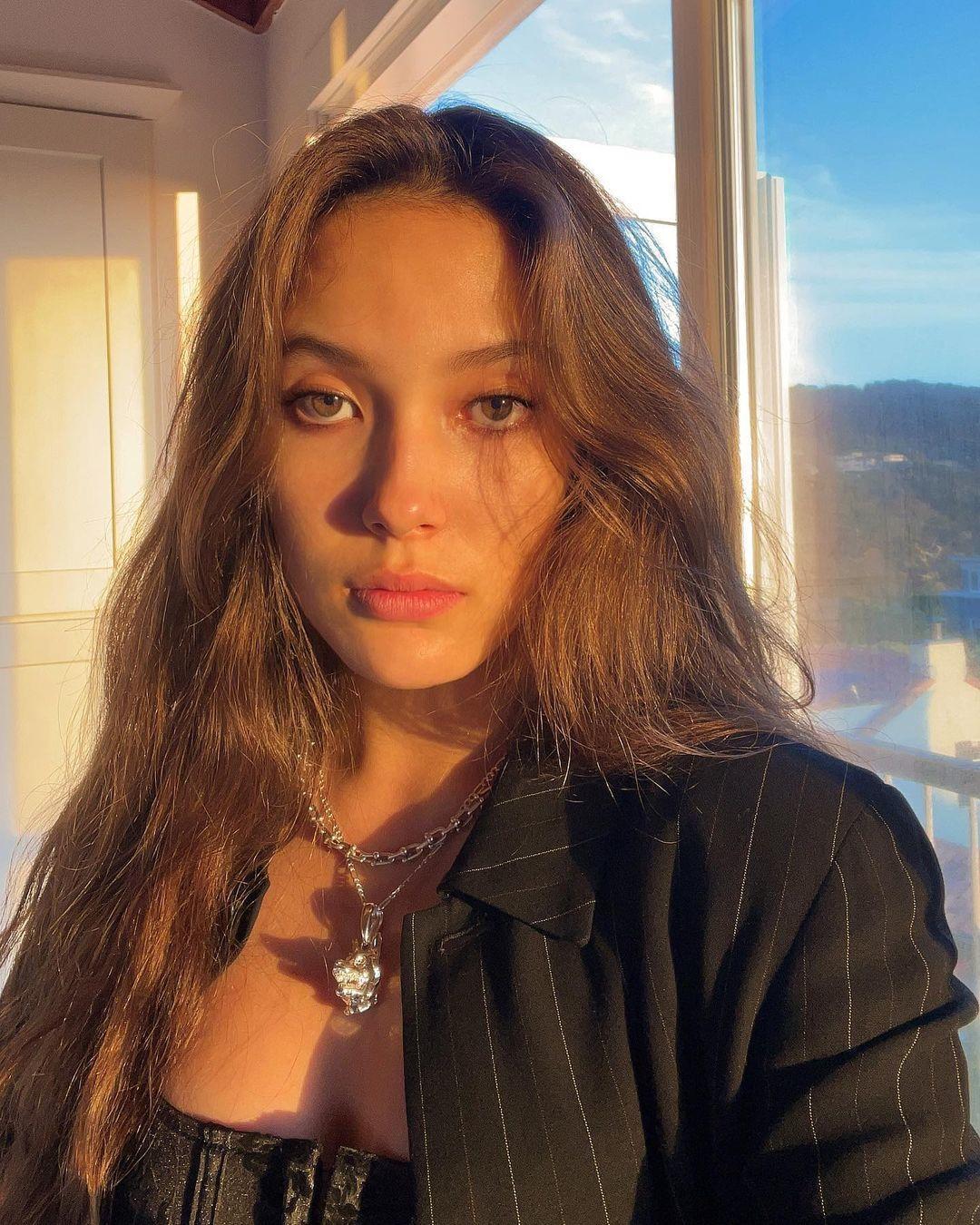 爽文般人生！天才学霸+世界冠军+绝美模特，17岁中美混血女孩火了