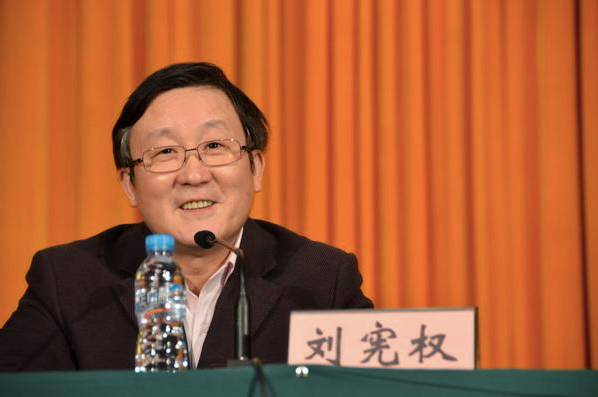 各所大学法学教授,每一所法学院都有一个教授