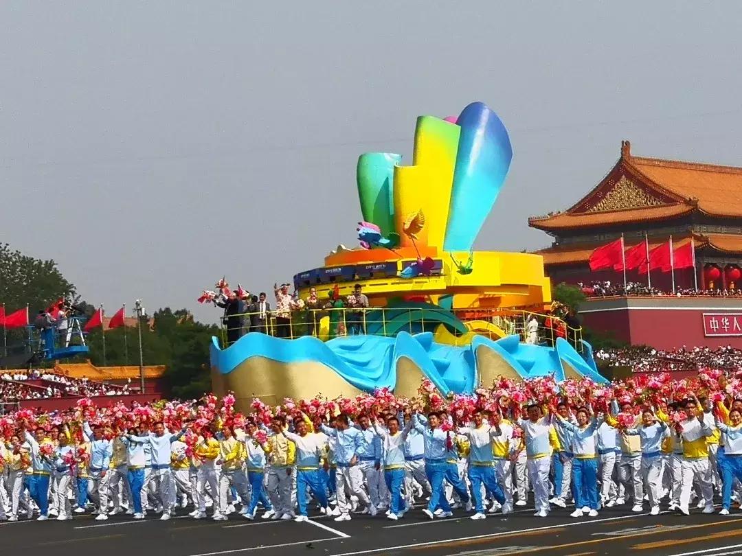 厉害了!北京工业大学@6辆国庆彩车设计及制作大揭秘