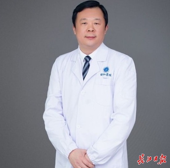 代表委员讲抗击疫情的武汉故事，医生独自“逆行”回汉，3个月后一家人才团聚