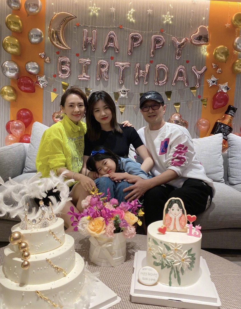 小苹果章子怡跳舞视频,章子怡继女小苹果晒跳舞视频