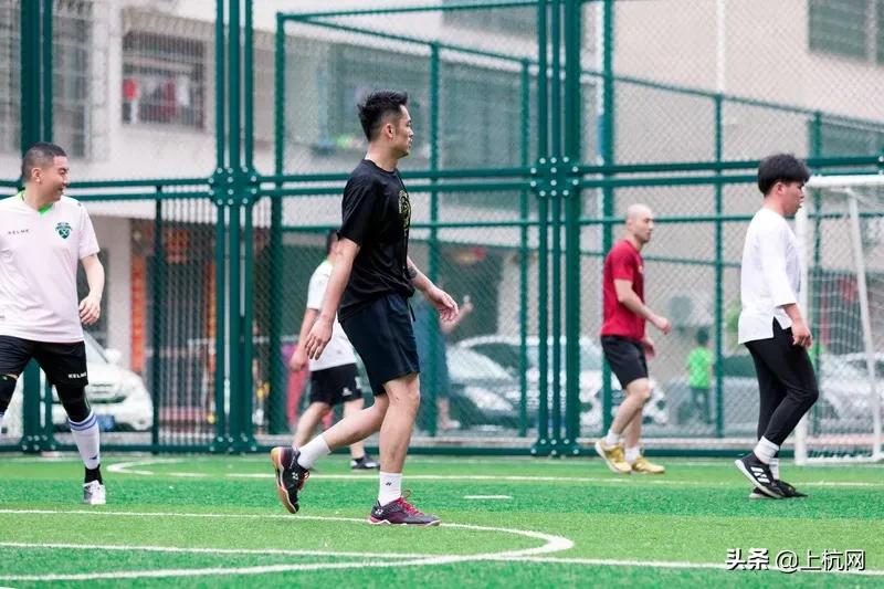 林丹野球场秀足球,林丹回到球场赢了