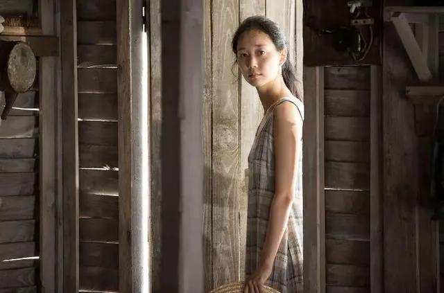 女子为艺术献身全裸出镜,身材火热