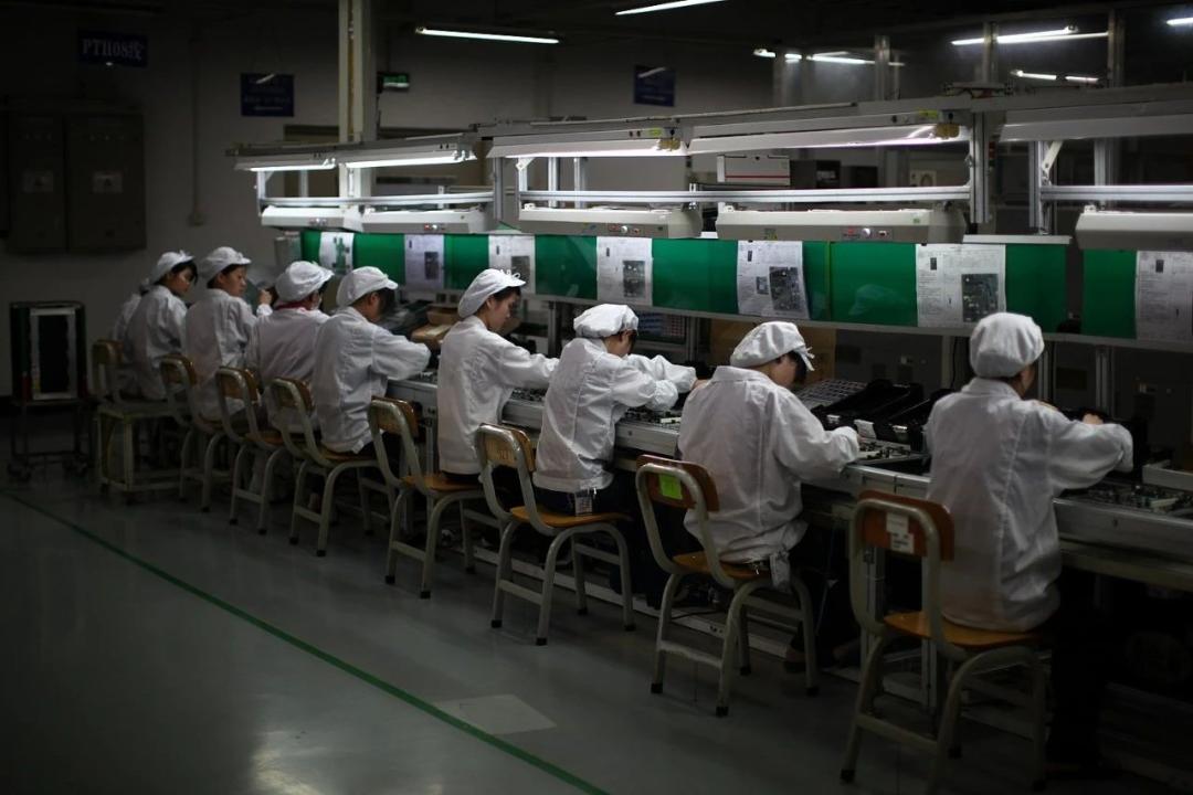 00后居然都进工厂流水线组装iPhone了