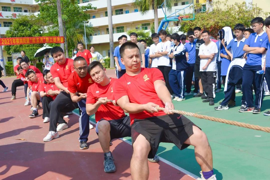 “老师，你拔河的样子真美！”“谁拍的赶紧撤！！！”