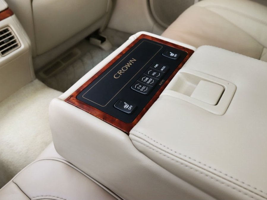 12代丰田皇冠3.0沙龙顶配版,丰田巅峰