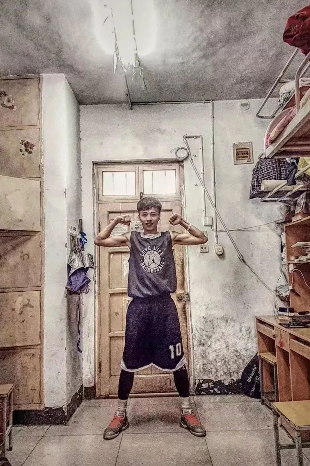 郑州90后男孩创业成功案例,郑州90后男孩创业干修鞋