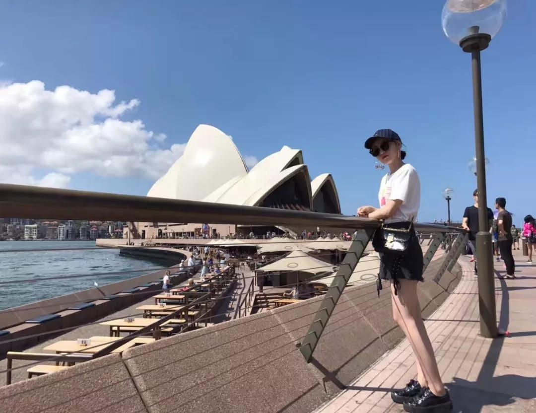 一年买三个奢侈品包包好吗,买过最后悔的大牌包包是什么