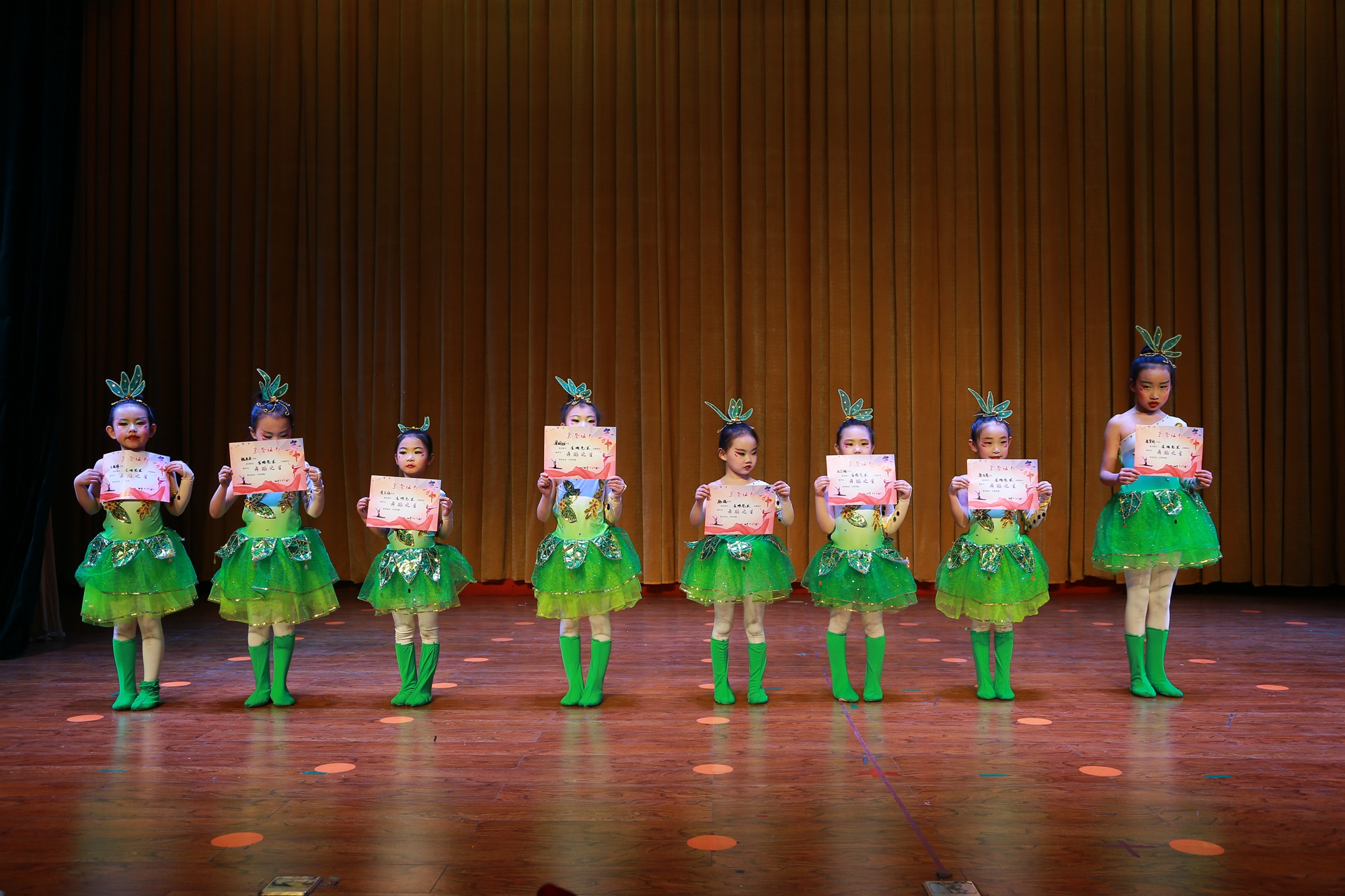 金鸡艺术《舞动人生梦想起航》专场晚会在青少年活动中心演出