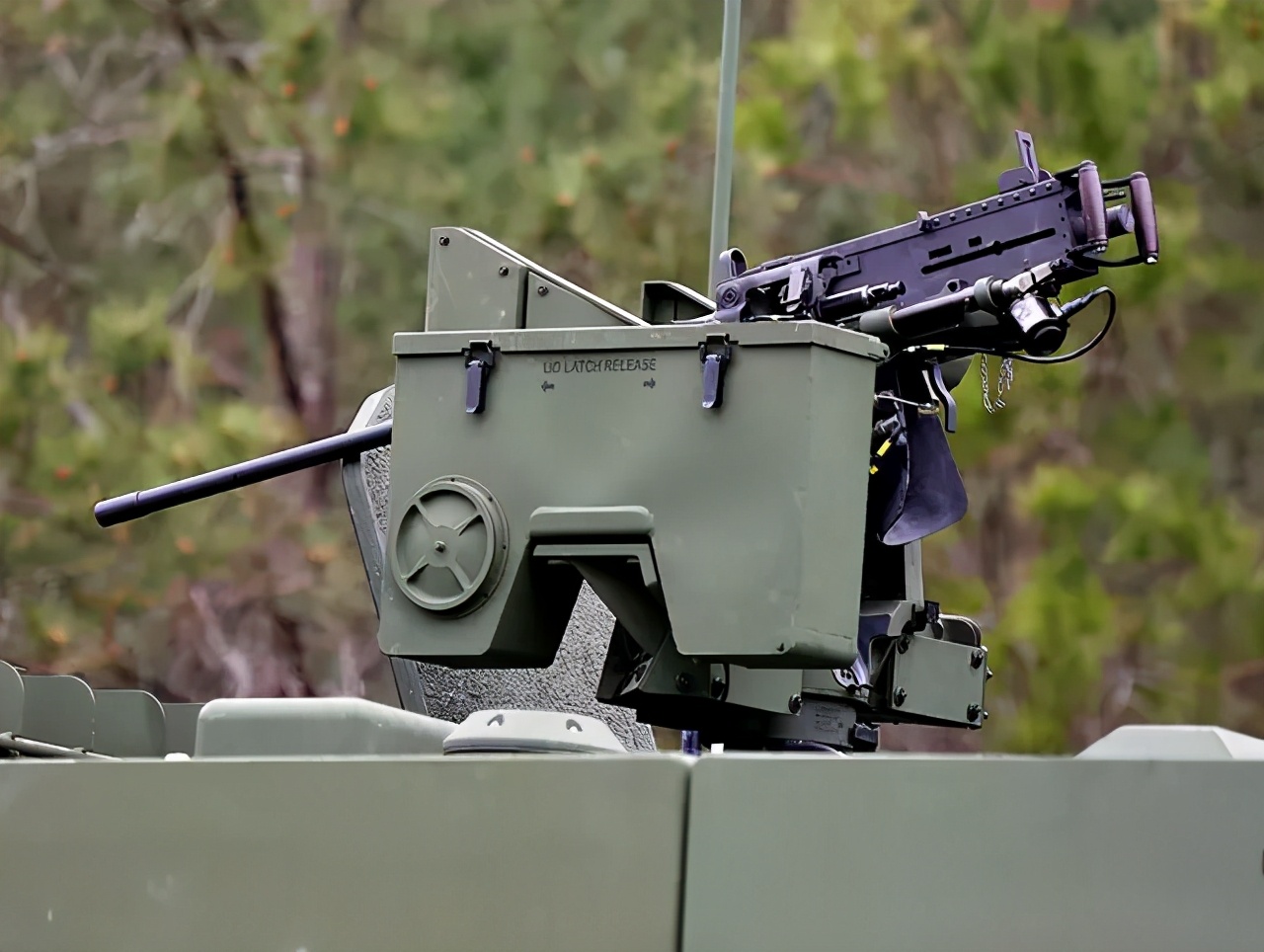 摩天大楼钢铁怪兽,摩天大厦狂暴巨兽视频