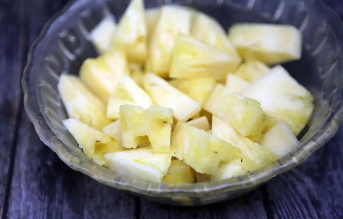 吃菠萝嘴麻还能继续吃吗,菠萝盐水泡了还是麻嘴怎么解决