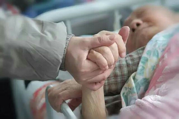 不能手术的癌症化疗还有意义吗,癌症晚期介入治疗还有多大意义