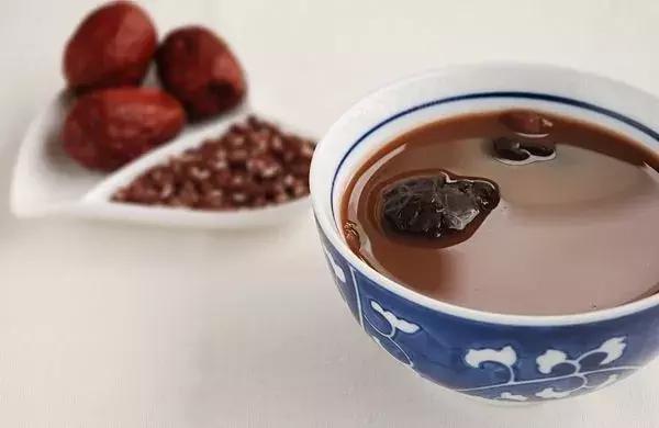 冬天手脚冰凉一招搞定暖和一整天,手脚冰凉的冬天格外难熬