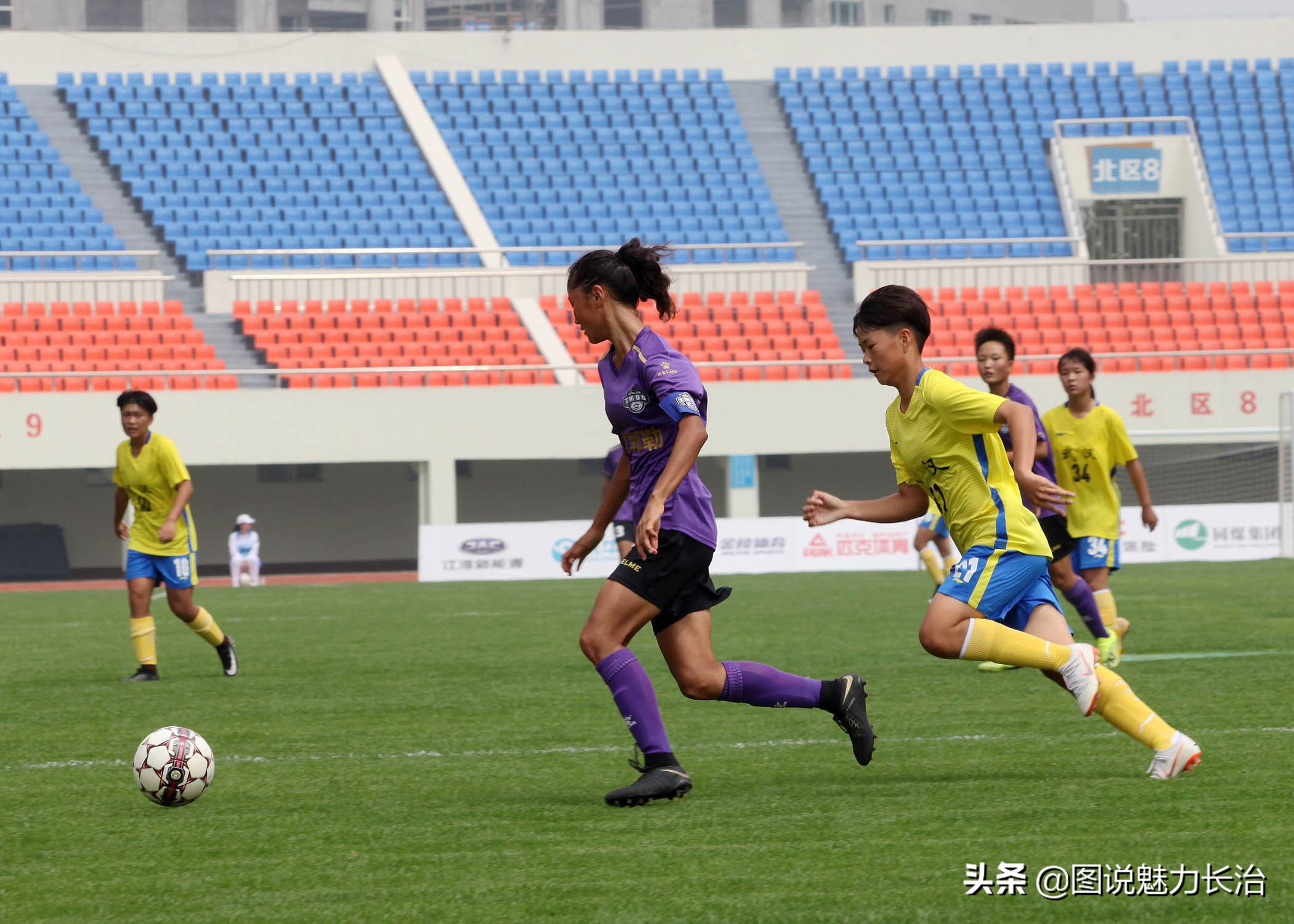 足球球员受伤瞬间,盘点足球比赛上的精彩瞬间