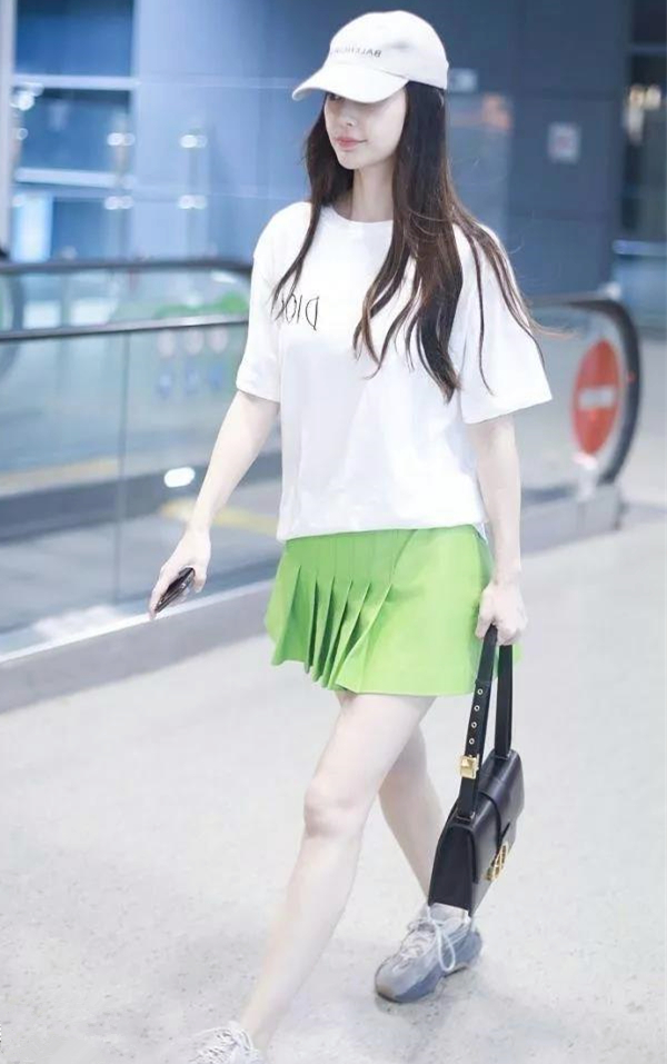 百褶裙推荐杨颖同款,杨颖惊艳穿搭公主裙泡泡袖