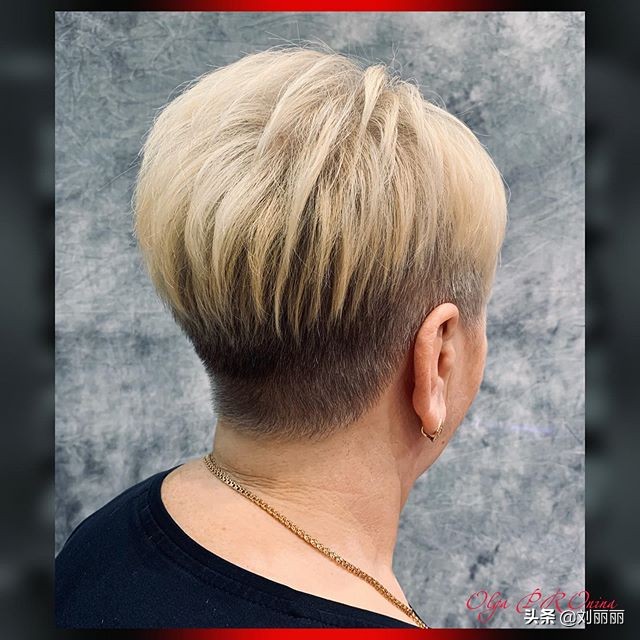 70岁白发阿姨换款发型堪比整容,70岁白发阿姨换款发型