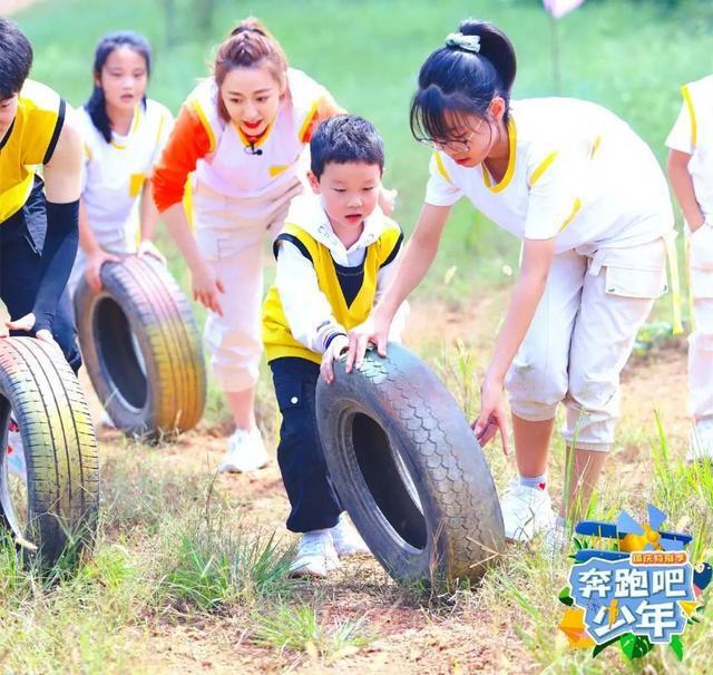 中国蓝电信电视创新青少年品牌运营“小跑男”“小记者”引发热议