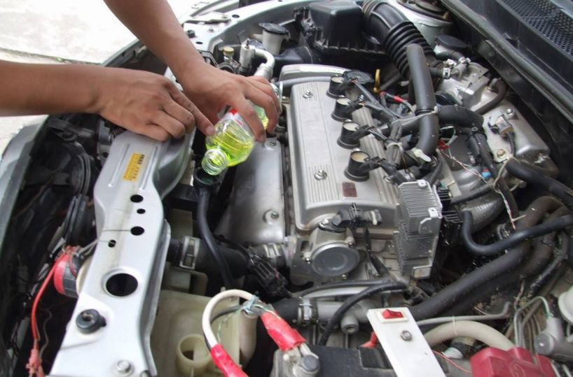 车没有防冻液可以加矿泉水吗,车上防冻液没了会怎么样