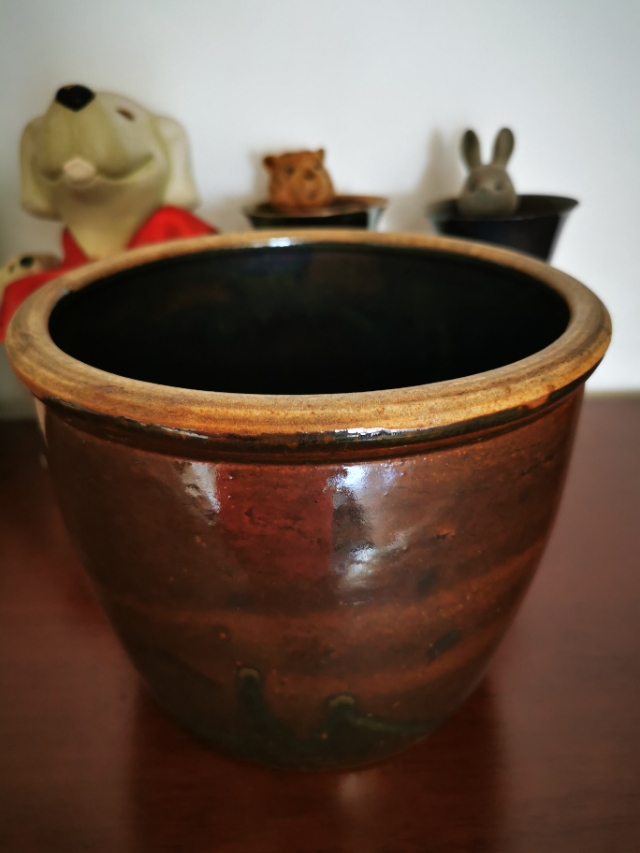 家里有个老坛子有元字值钱吗,家里几十年老泡菜坛子