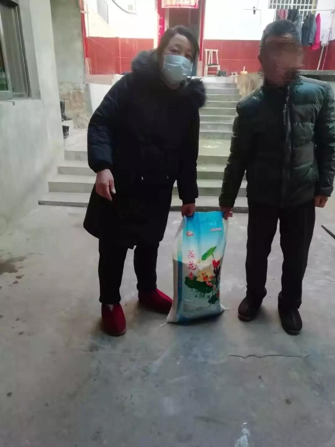 巾帼勇当排头兵战疫一线绽芳华,巾帼英雄在疫情防控第一线