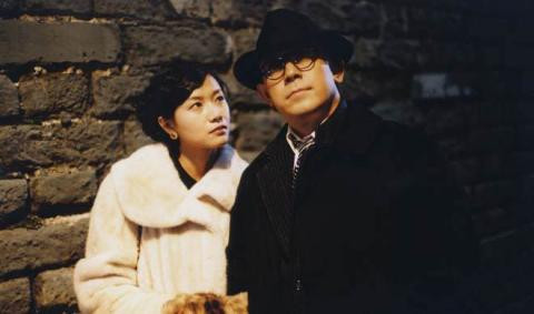 女子网恋被骗800多万！为何爱情中，总是“女人，你长点心吧”