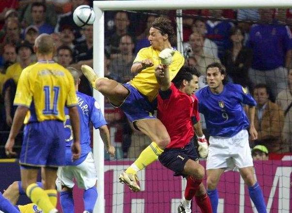 足坛十佳球伊布占一半,伊布能不能算梅罗之下第三人