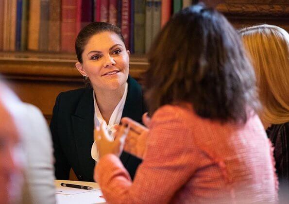 瑞典王妃穿搭视频,瑞典王妃年轻照