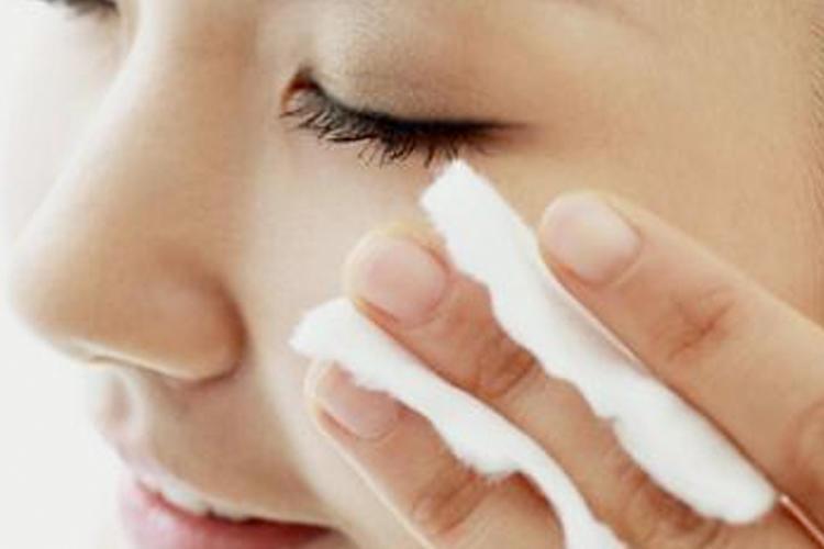 内双眼皮怎么刷睫毛膏才不会晕染,内双肿眼泡睫毛短适合的睫毛膏