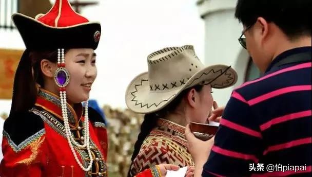 蒙古族下马酒礼仪是怎么来的 (蒙古族喝酒礼仪)