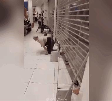 优衣库联名t恤kaws,优衣库与kaws联名的t恤