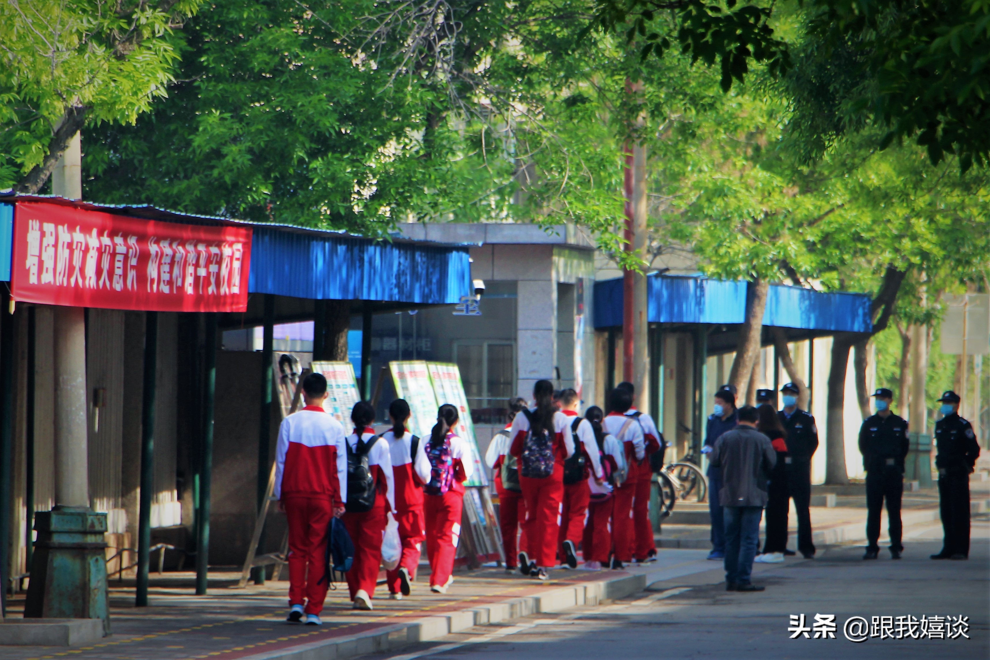 山东东营：全市初中毕业班今日开学，石大附中学生返校井然有序