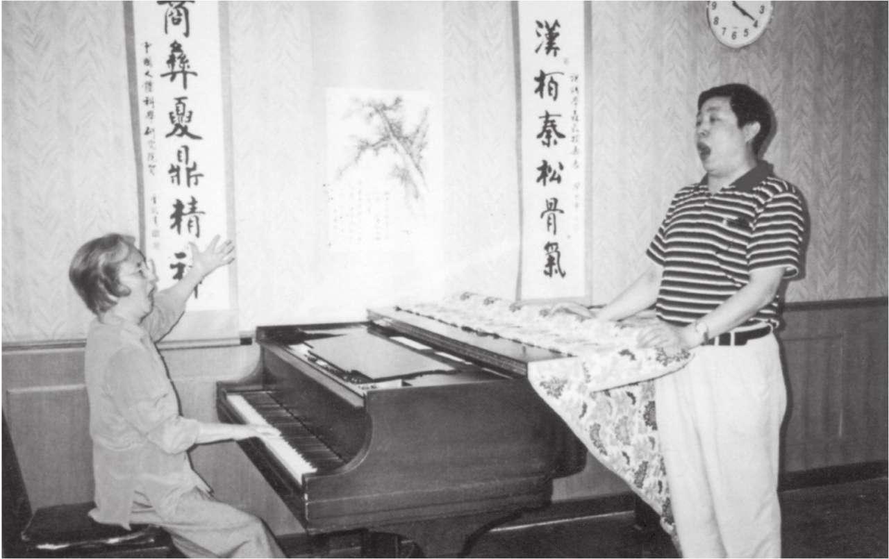 蒋英：嫁给干哥哥钱学森，培养学生李双江，这个女人到底多厉害？