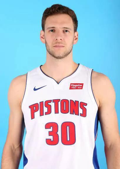 NBA又一高富帅官宣退役！钱得了怕甚事